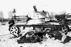 Подбитые танки T-26 и убитые красноармейцы