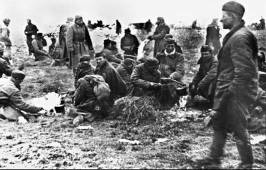 Советские солдаты, плененные в районе Вязьмы. 1941 г.